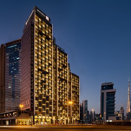 Aparthotel Millennium Atria Business Bay Dubaj Exteriér fotografie The hotel at night