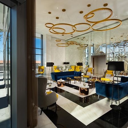 Aparthotel Millennium Atria Business Bay Dubaj Exteriér fotografie The interior of the lounge