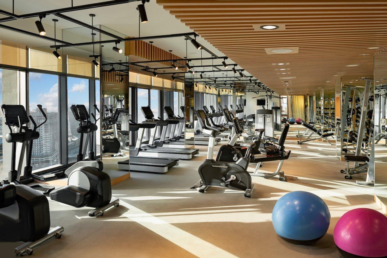 Aparthotel Millennium Atria Business Bay Dubaj Exteriér fotografie The gym at the hotel