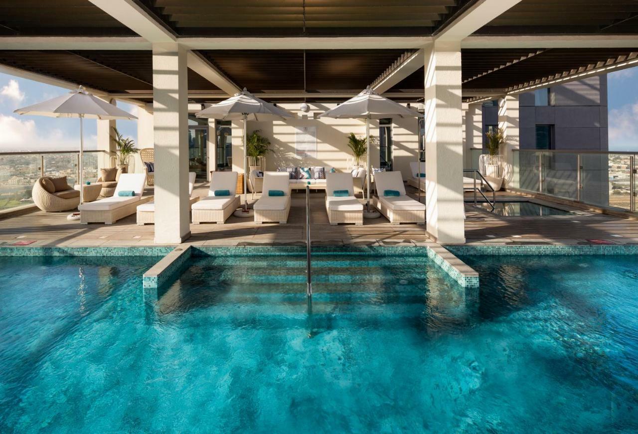 Aparthotel Millennium Atria Business Bay Dubaj Exteriér fotografie The rooftop pool at the W London