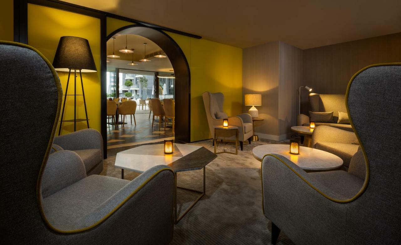 Aparthotel Millennium Atria Business Bay Dubaj Exteriér fotografie The lounge at the hotel
