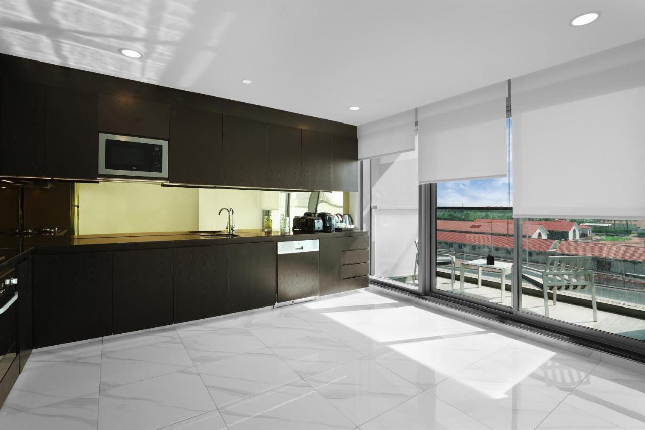 Aparthotel Millennium Atria Business Bay Dubaj Exteriér fotografie A kitchen with a large window